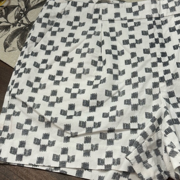 Madewell Black and White Shorts with Geometric Pattern - Picture 3 of 8